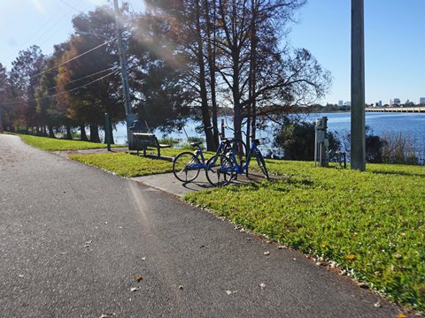 bike lake underhill path